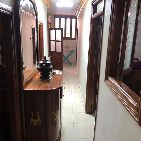 شقة توجد وسط مدينة طنجة و تتوفر على كامل التجهيزات الضرورية خاصةبالعائلات Tânger Exterior foto